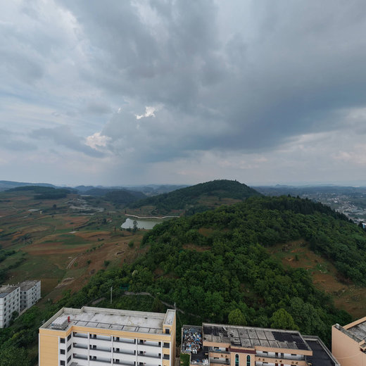黔西市白泥中学